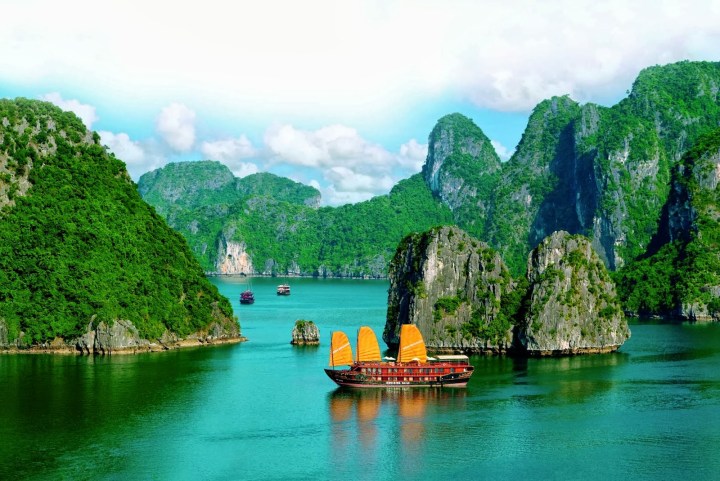 vietnam--im-land-der-tanzenden-dschunken-halong-bucht